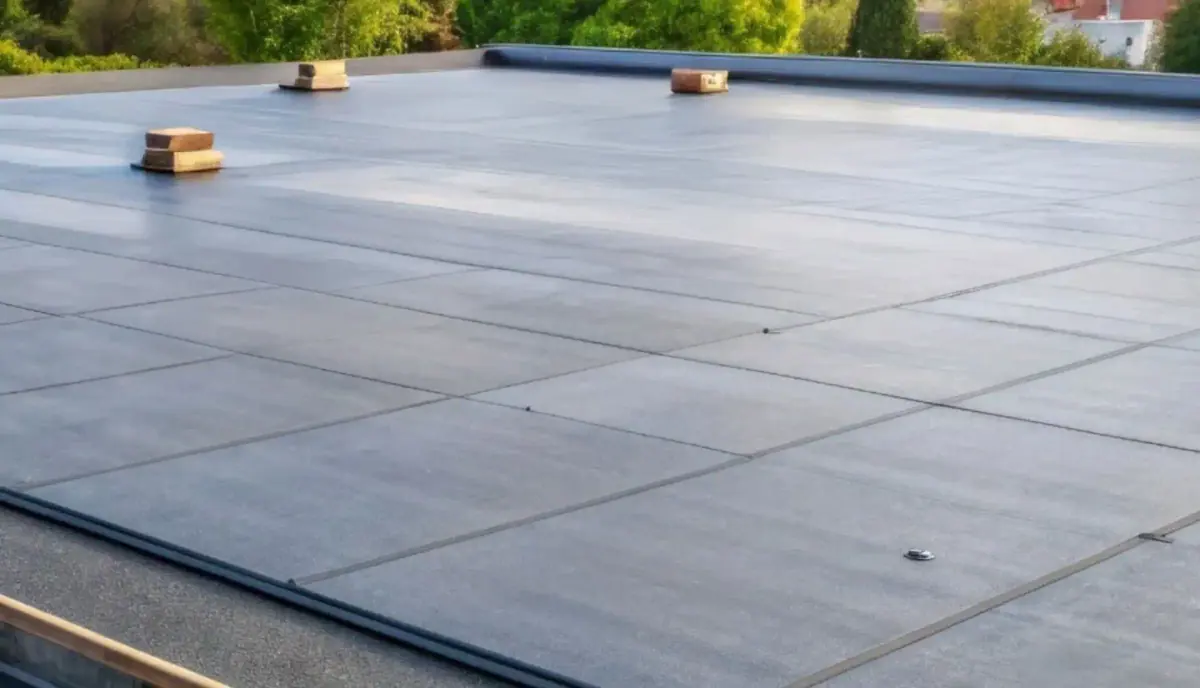 commercial roof replacement company